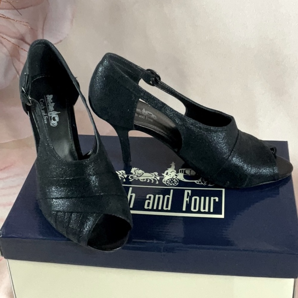 COACH & FOUR - *NIB* - Black heel.  Size 6.  Heel 3.5”